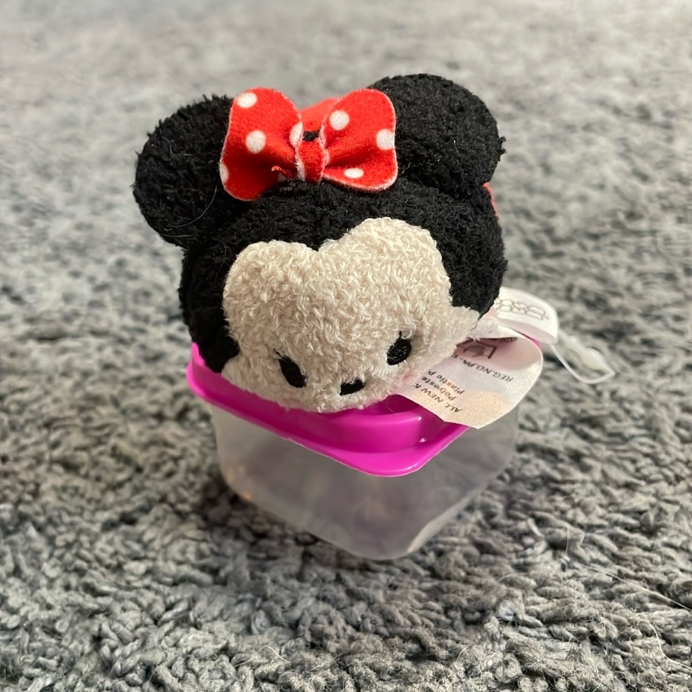 NWT Disney Minnie Mouse Tsum Tsum plushie